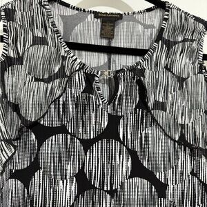 Susan Lawrence Black & White Graphic Print Sleeveless Camisole